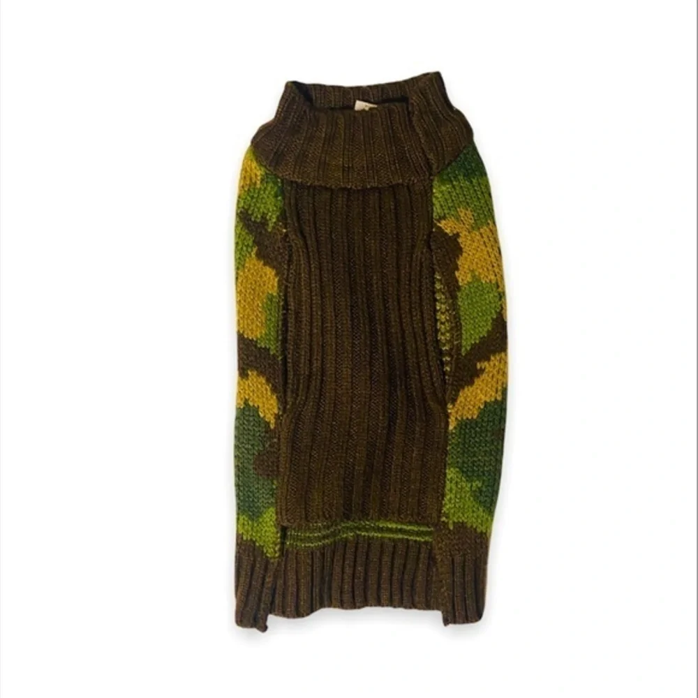 CAMO SWEATER | MEDIUM PUP
